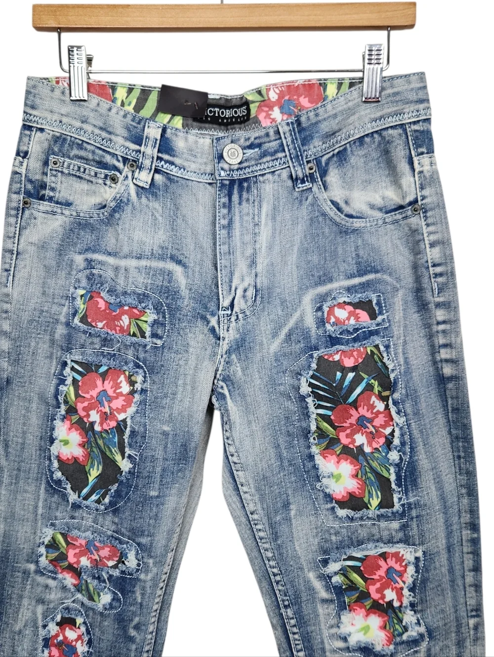 Victorious NWT DL196 Floral Patch Distressed Denim Blue Jeans Mens Size 32 x 32